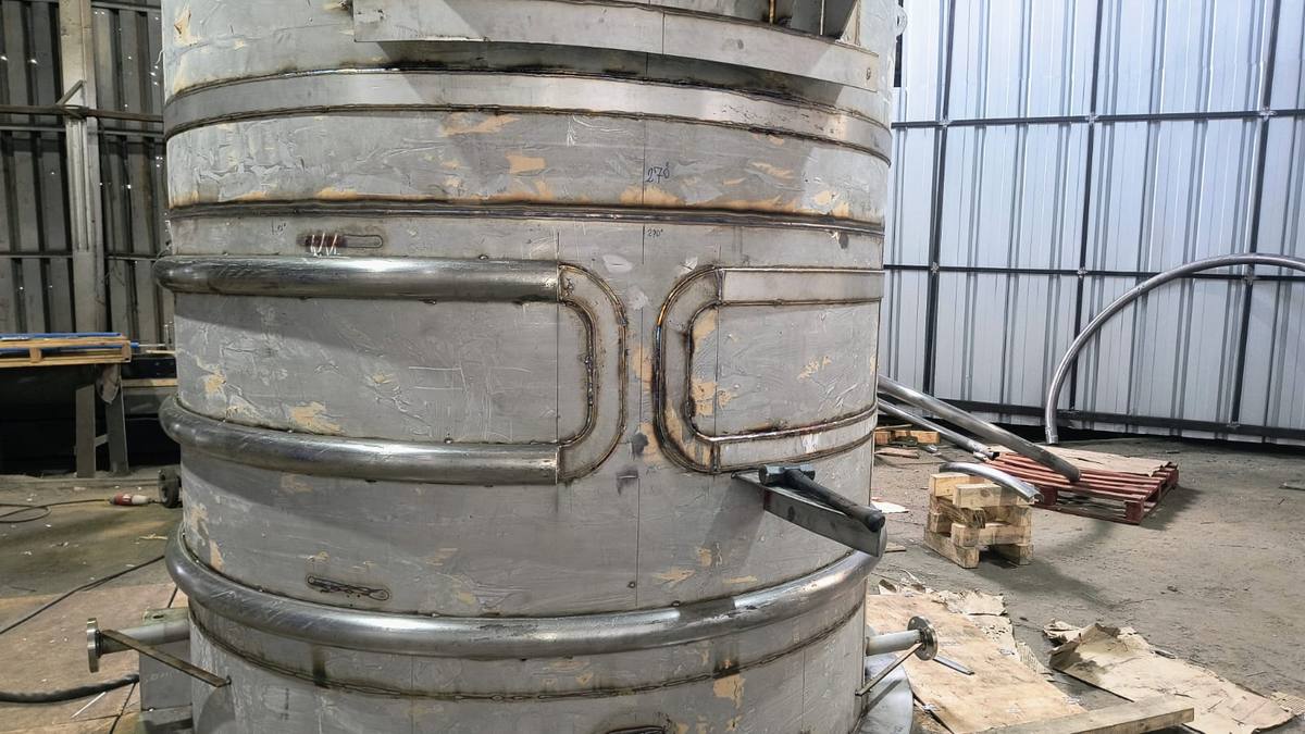 Virola de estanque de acero inoxidable con anillos de refuerzo